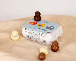 Boîte d'oeufs personnalisable et ses Poussins au chocolat noir, lait et blanc