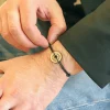 Bracelet cordon avec cible personnalisée en bois