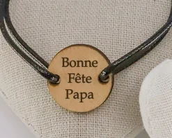 Bracelet cordon avec médaille personnalisée en bois