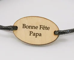 Bracelet cordon avec médaille ovale personnalisée en bois