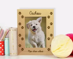 Cadre en bois gravé empreintes chien