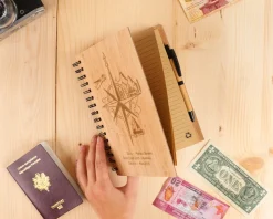 Cahier personnalisé en bois - Voyage