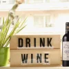 Caisse à vin personnalisable avec lettres et émoticônes