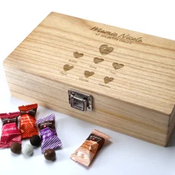 Coffret gravé de chocolats Monbana - Mamie et ses petits coeurs