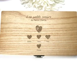 Coffret gravé de chocolats Monbana - Mamie et ses petits coeurs