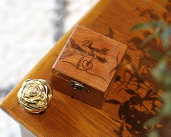 Coffret personnalisé avec rose en or et rose éternelle secrète
