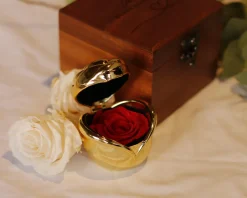 Coffret personnalisé avec rose en or et rose éternelle secrète