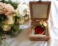 Coffret personnalisé avec rose en or et rose éternelle secrète