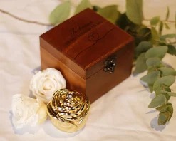 Coffret personnalisé avec rose en or et rose éternelle secrète