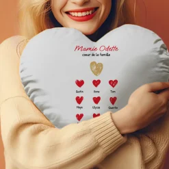 Coussin personnalisé coeur - Mamie et ses petits coeurs