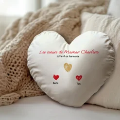 Coussin personnalisé coeur - Maman et ses petits coeurs