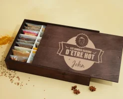 Grand coffret d'épices gravé « Les bonnes raisons d'être HOT » - 36 épices du monde