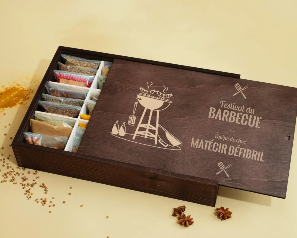 Grand coffret d'épices gravé Festival du barbecue - 36 épices du monde