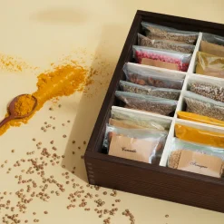 Grand coffret d'épices gravé 