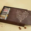 Grand coffret d'épices gravé Coeur Famille - 36 épices du monde