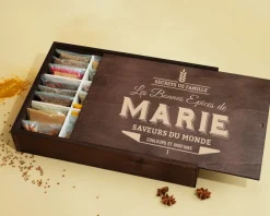 Grand coffret d'épices gravé « Les bonnes épices de » - 36 épices du monde