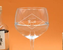 Kit de fabrication de gin avec un verre personnalisé