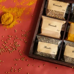 Petit coffret d'épices gravé « On va se faire griller » - 9 épices du monde