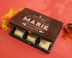 Petit coffret d'épices gravé « Les bonnes épices de » - 9 épices du monde