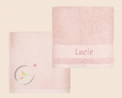 Serviette personnalisée brodée pour enfant - Lapin Poudre