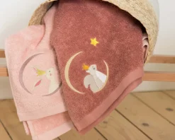 Serviette personnalisée brodée pour enfant - Lapin Poudre